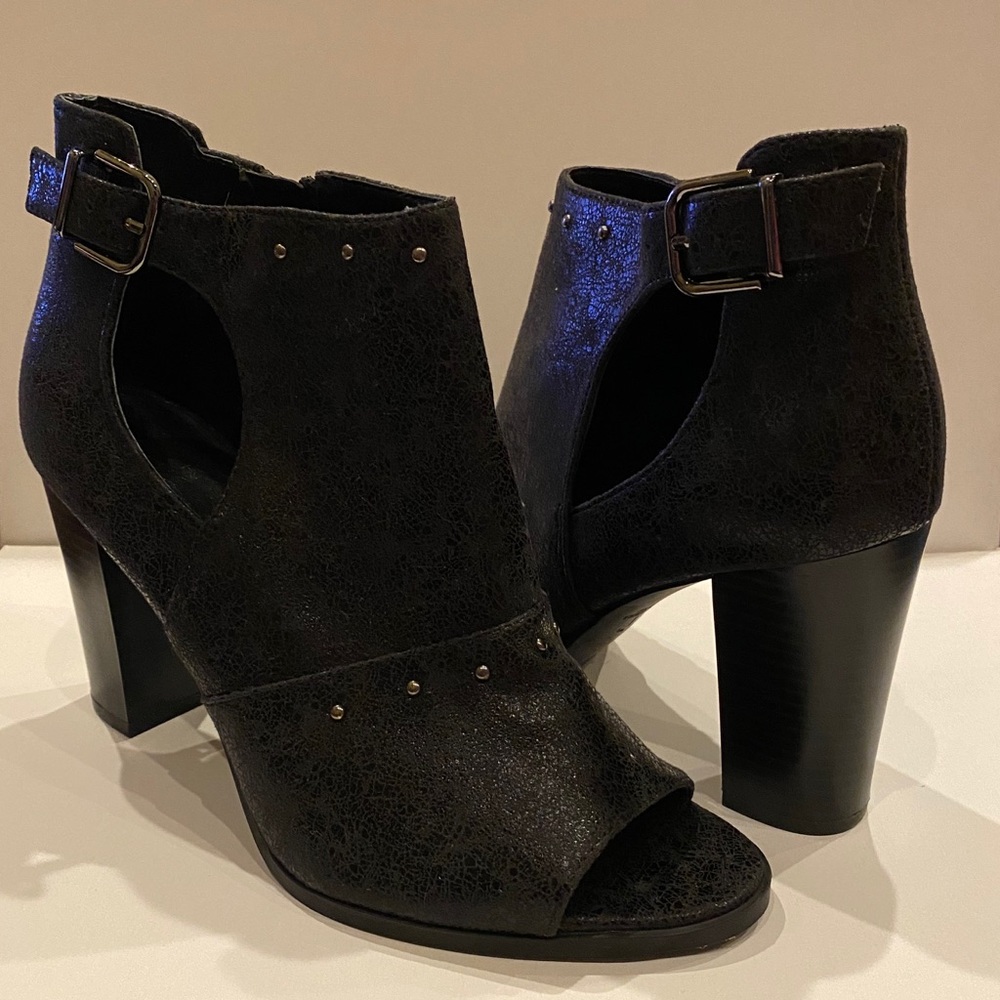 -Vera Wang Women’s Open toe black boot size 9.5